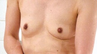 草間美咲 胸元